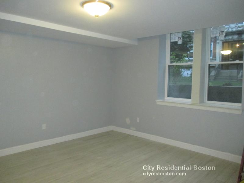 4 Greenway Ct, North Brookline