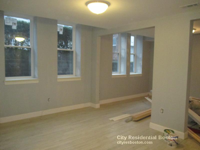 4 Greenway Ct, North Brookline