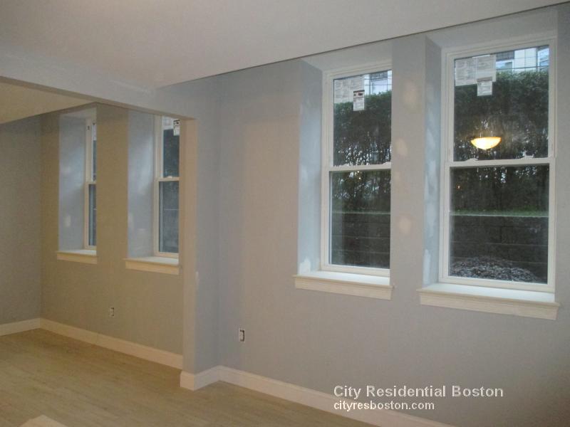 4 Greenway Ct, North Brookline