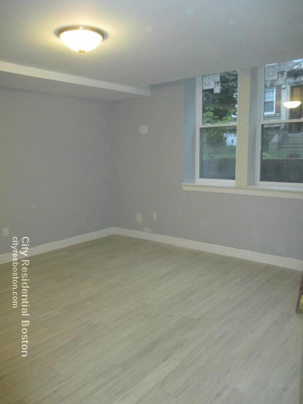 4 Greenway Ct, North Brookline