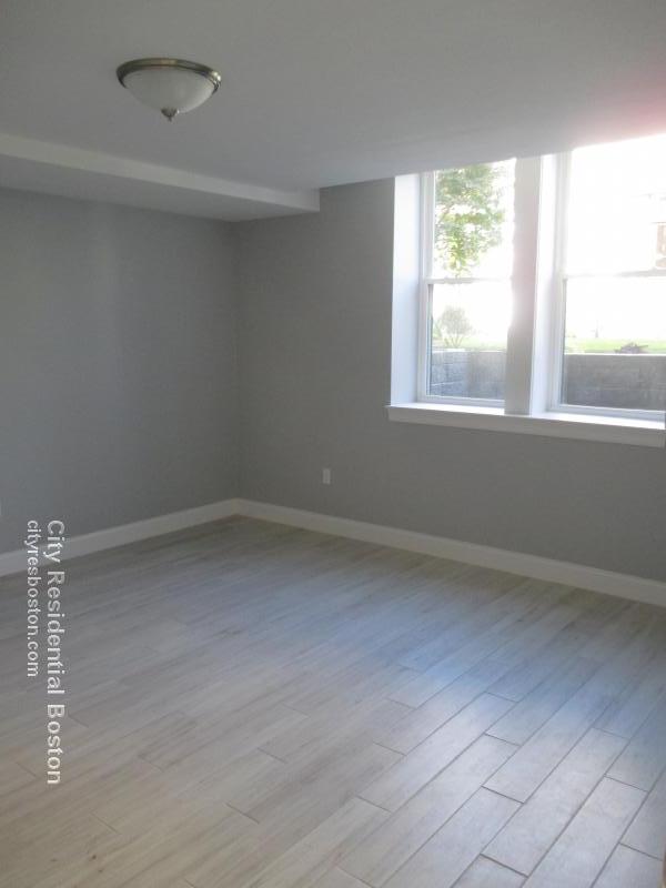 4 Greenway Ct, North Brookline