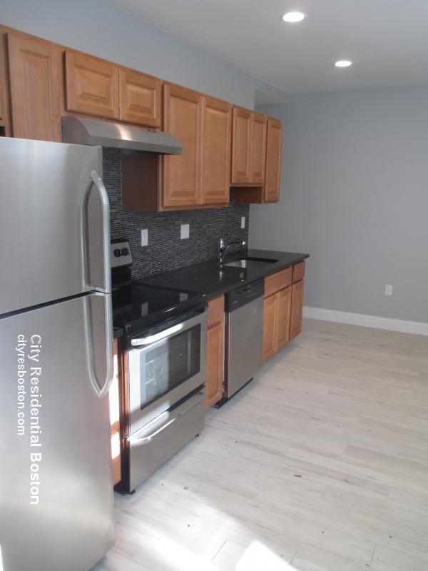 4 Greenway Ct, North Brookline