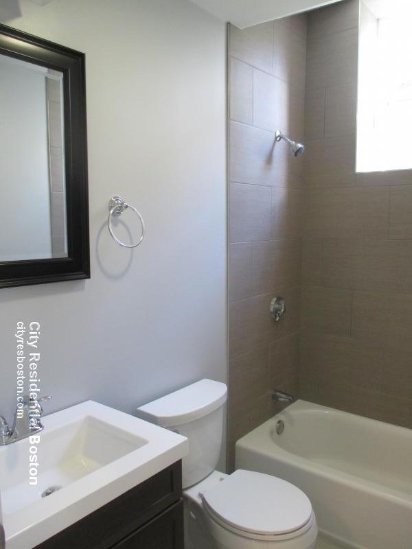 4 Greenway Ct, North Brookline