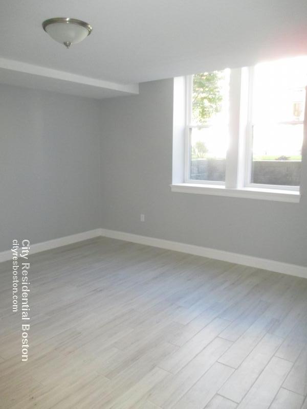 4 Greenway Ct, North Brookline