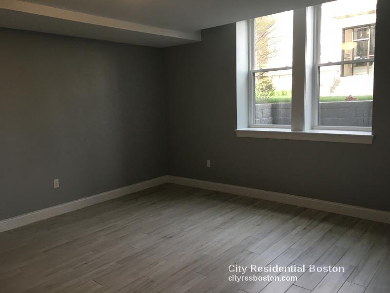 4 Greenway Ct, North Brookline