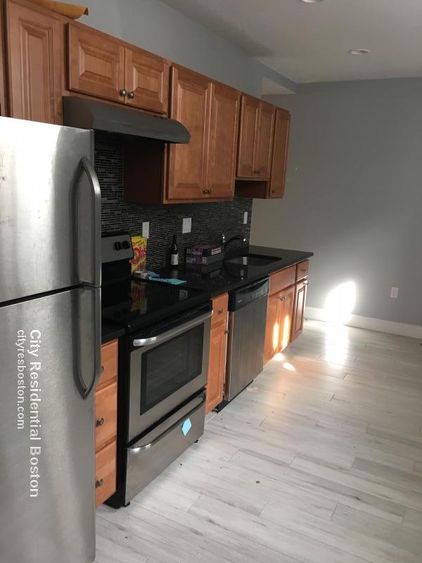 4 Greenway Ct, North Brookline