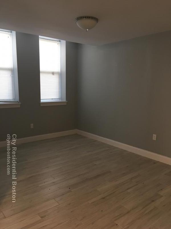 4 Greenway Ct, North Brookline