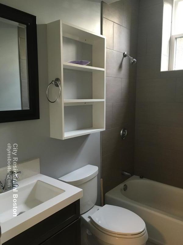 4 Greenway Ct, North Brookline