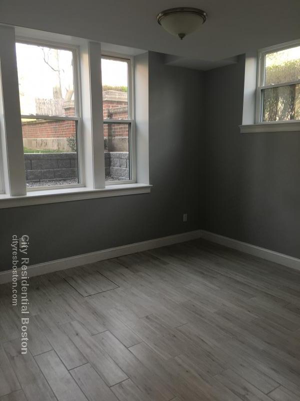 4 Greenway Ct, North Brookline