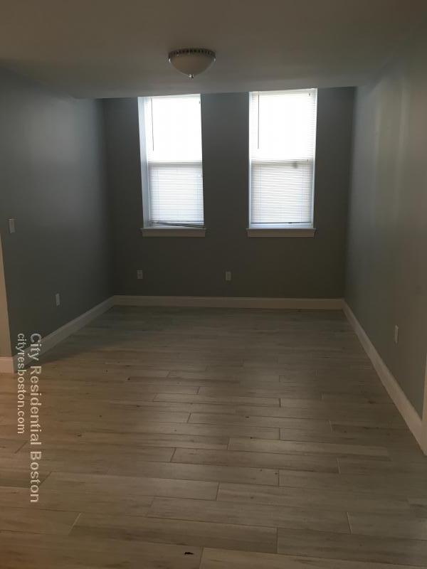 4 Greenway Ct, North Brookline