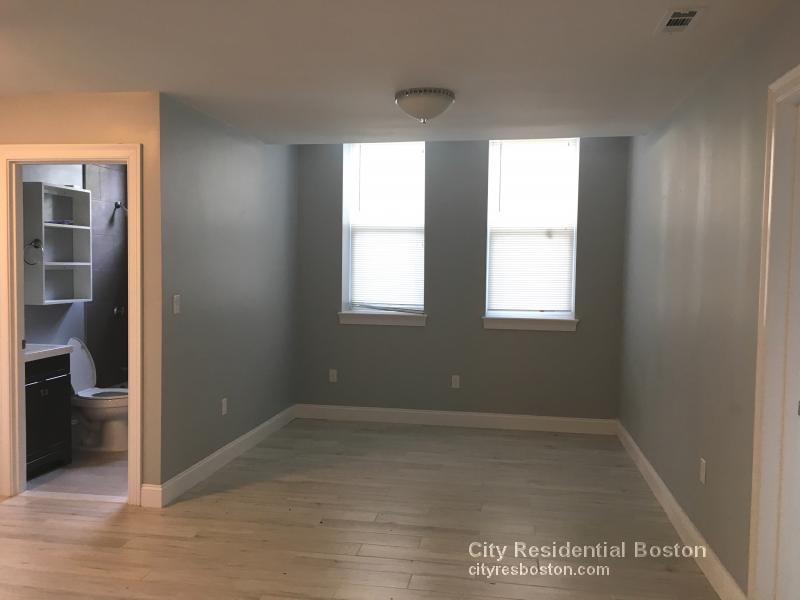 4 Greenway Ct, North Brookline