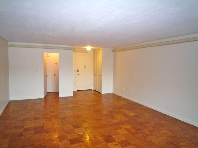 101 Monmouth St, Longwood