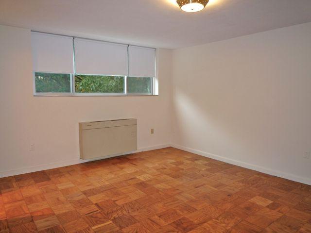 101 Monmouth St, Longwood