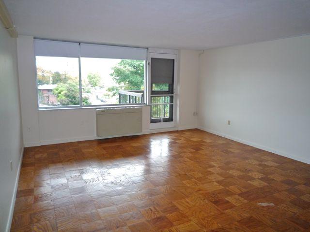 101 Monmouth St, Longwood