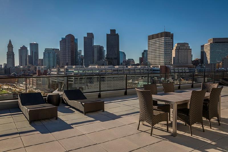 2 bed, 1.5 bath apartment for rent at 110 Beverly Unit ##, North End — photo 5 of 10