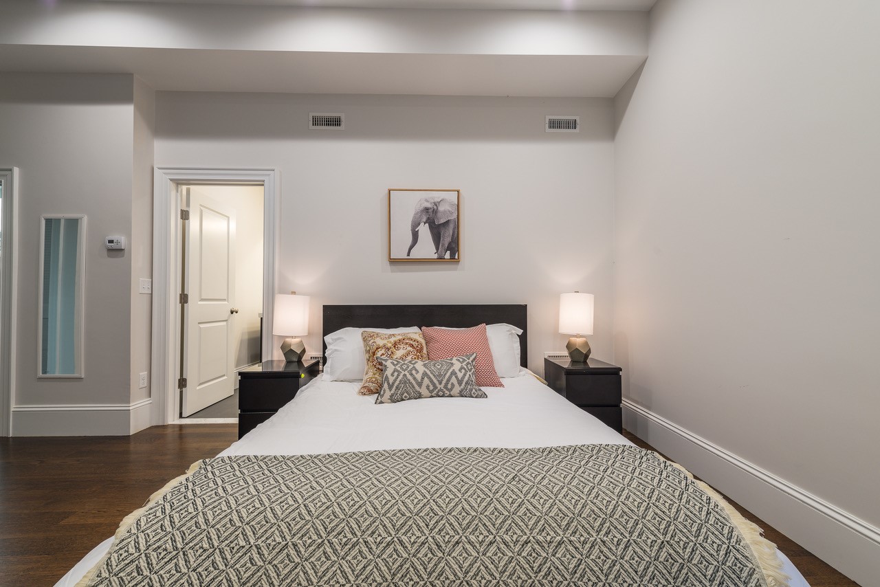 2044 Beacon St, Waban