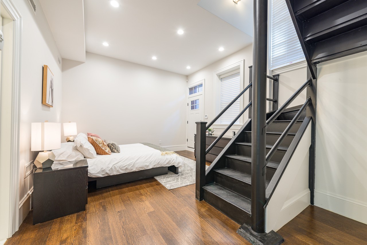 2044 Beacon St, Waban