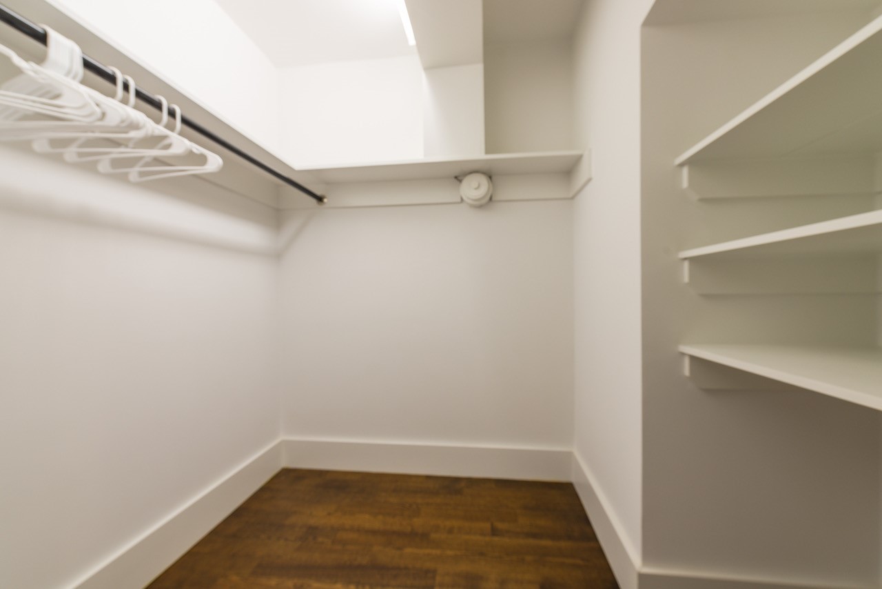 2044 Beacon St, Waban