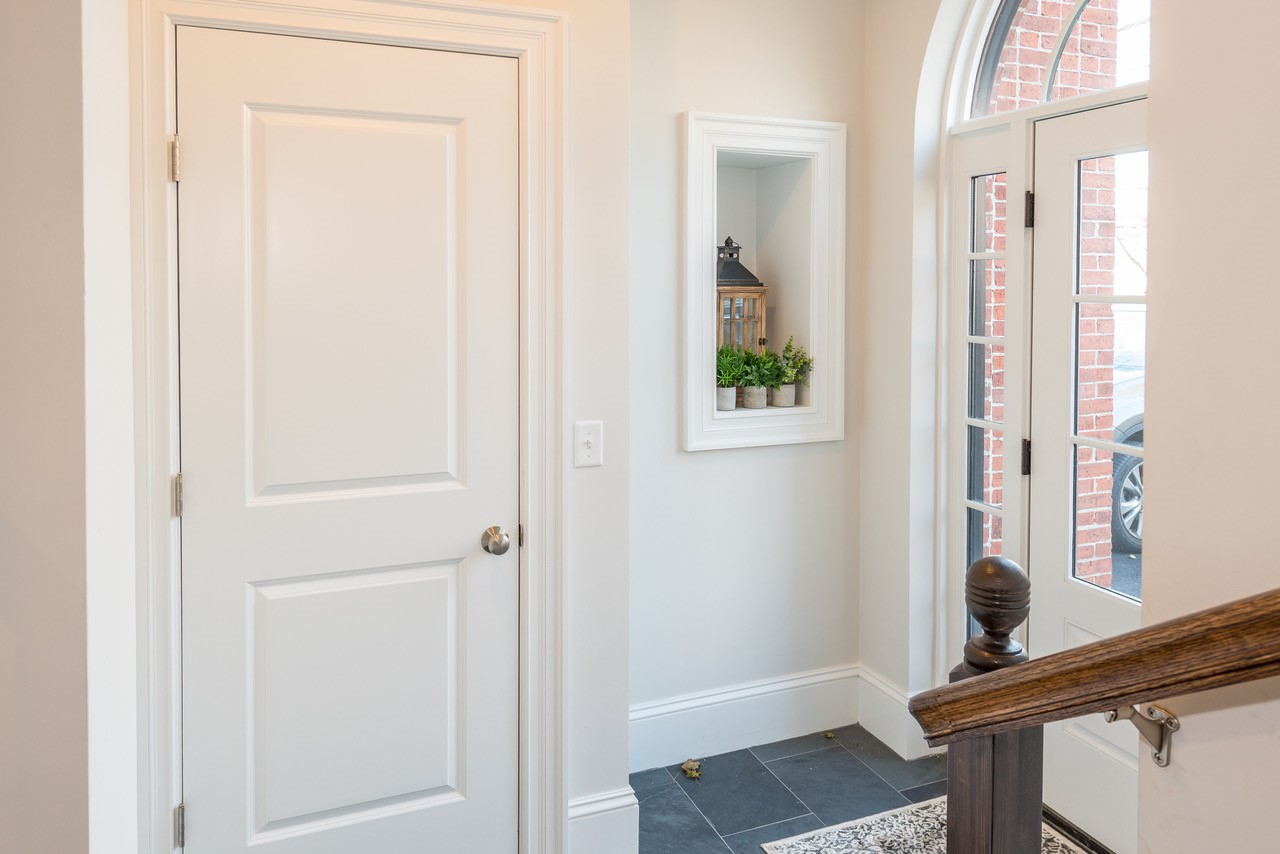 2044 Beacon St, Waban