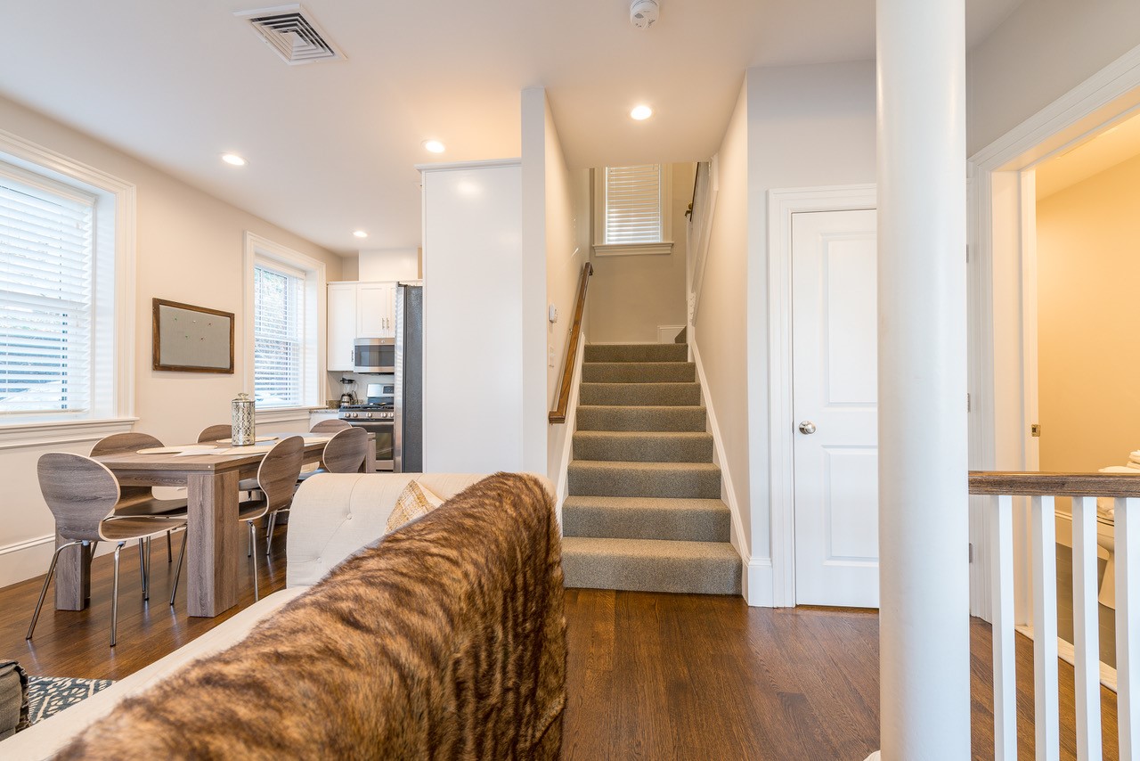 2044 Beacon St, Waban