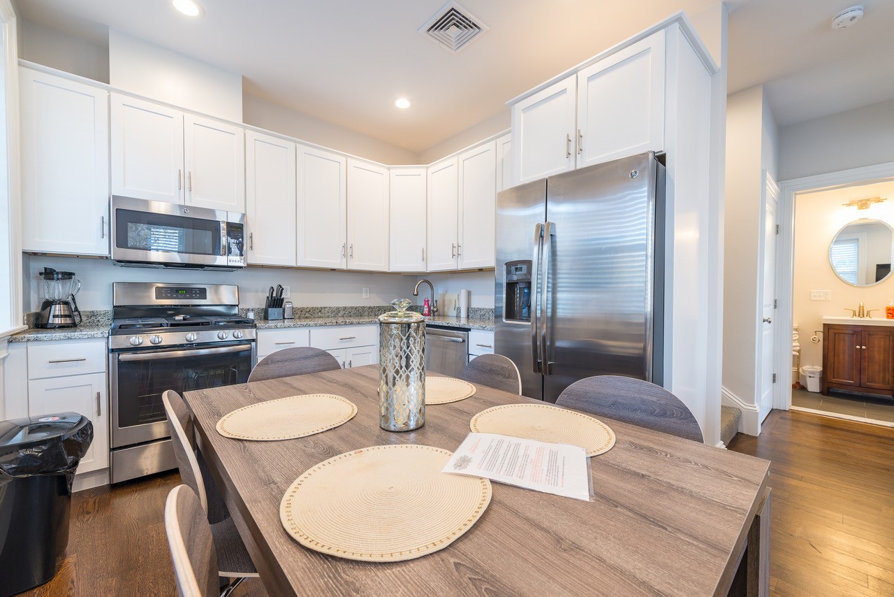 2044 Beacon St, Waban