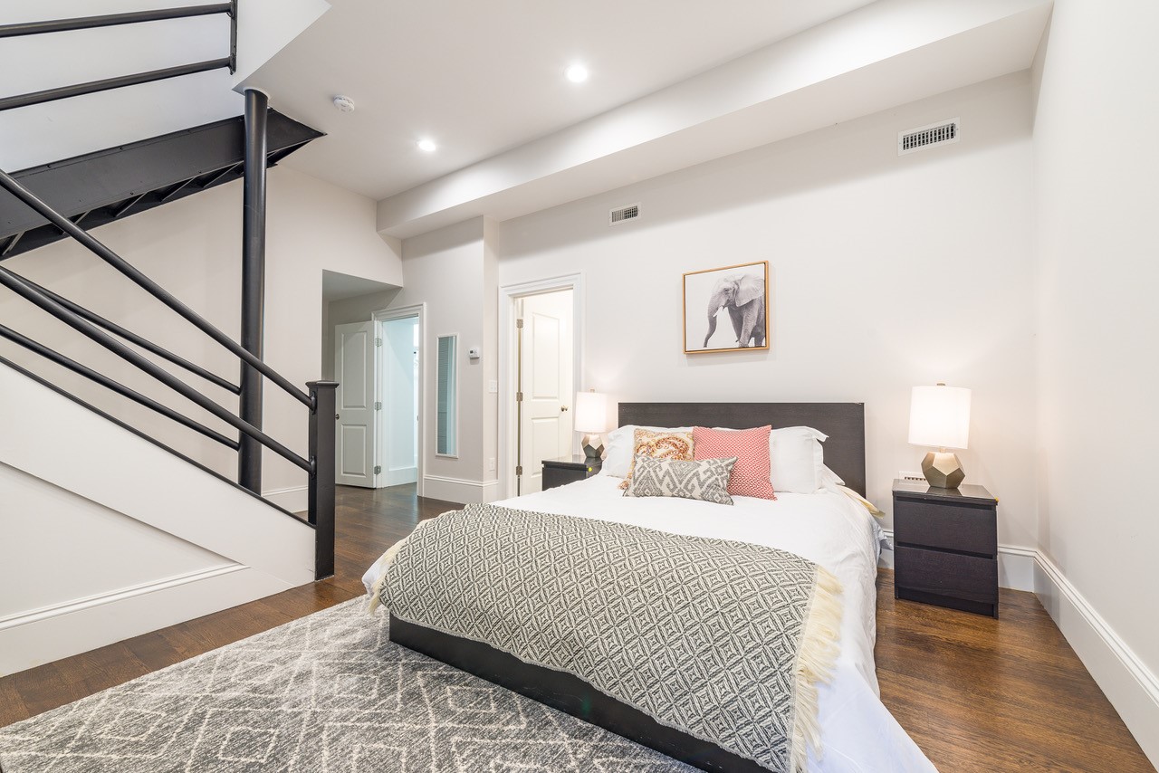 2044 Beacon St, Waban