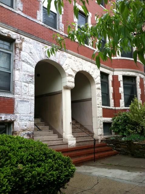 199 Winthrop Rd, Washington Square