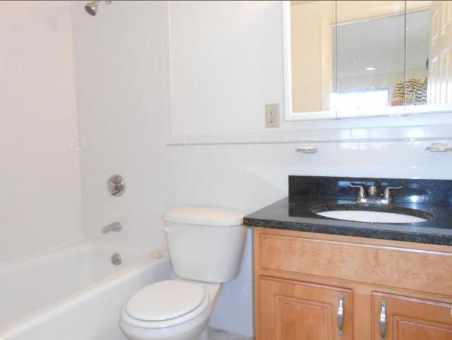 320 Hammond Pond Pkwy, Newton