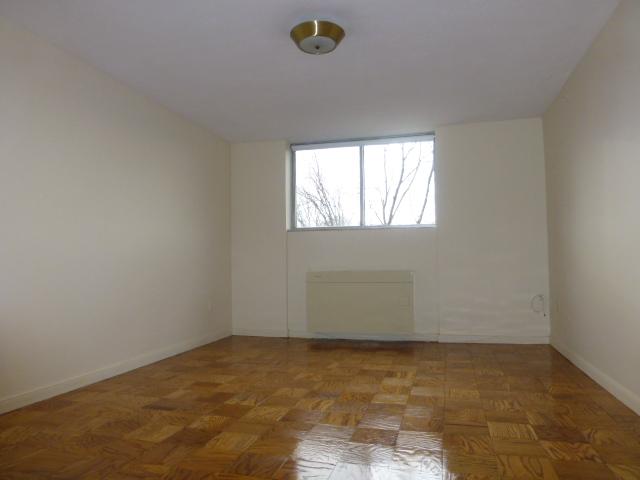 101 Monmouth St, Longwood