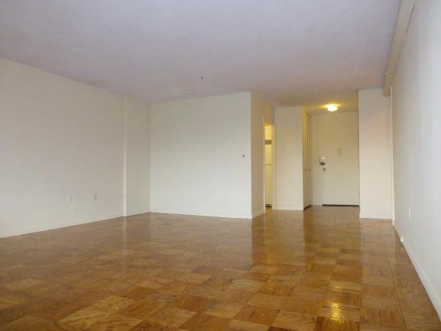 101 Monmouth St, Longwood