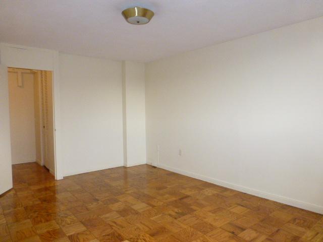 101 Monmouth St, Longwood