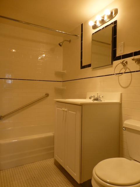 101 Monmouth St, Longwood