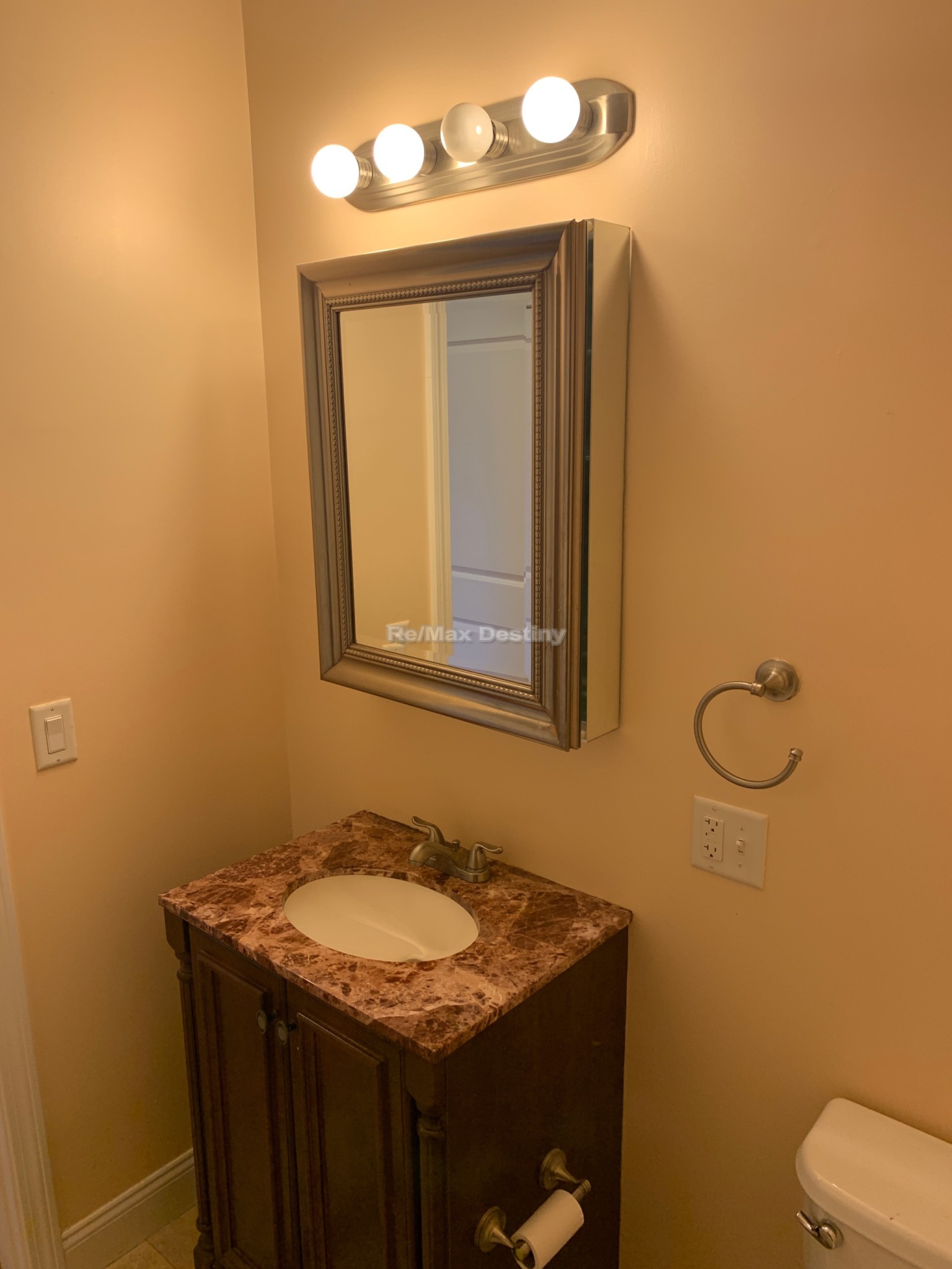 Photos of apartment on Fellsway W,Somerville MA 02145