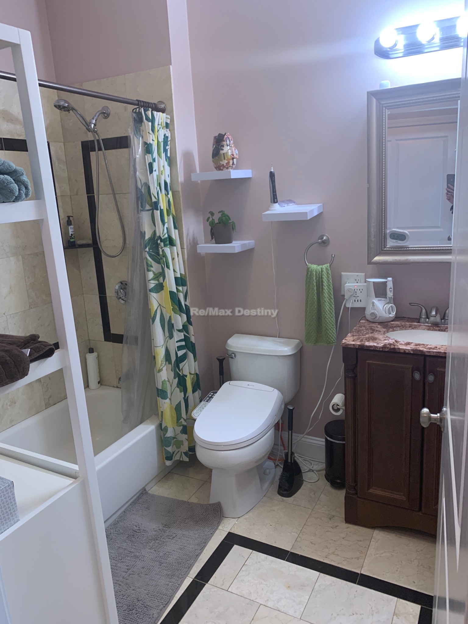 Photos of apartment on Fellsway W,Somerville MA 02145