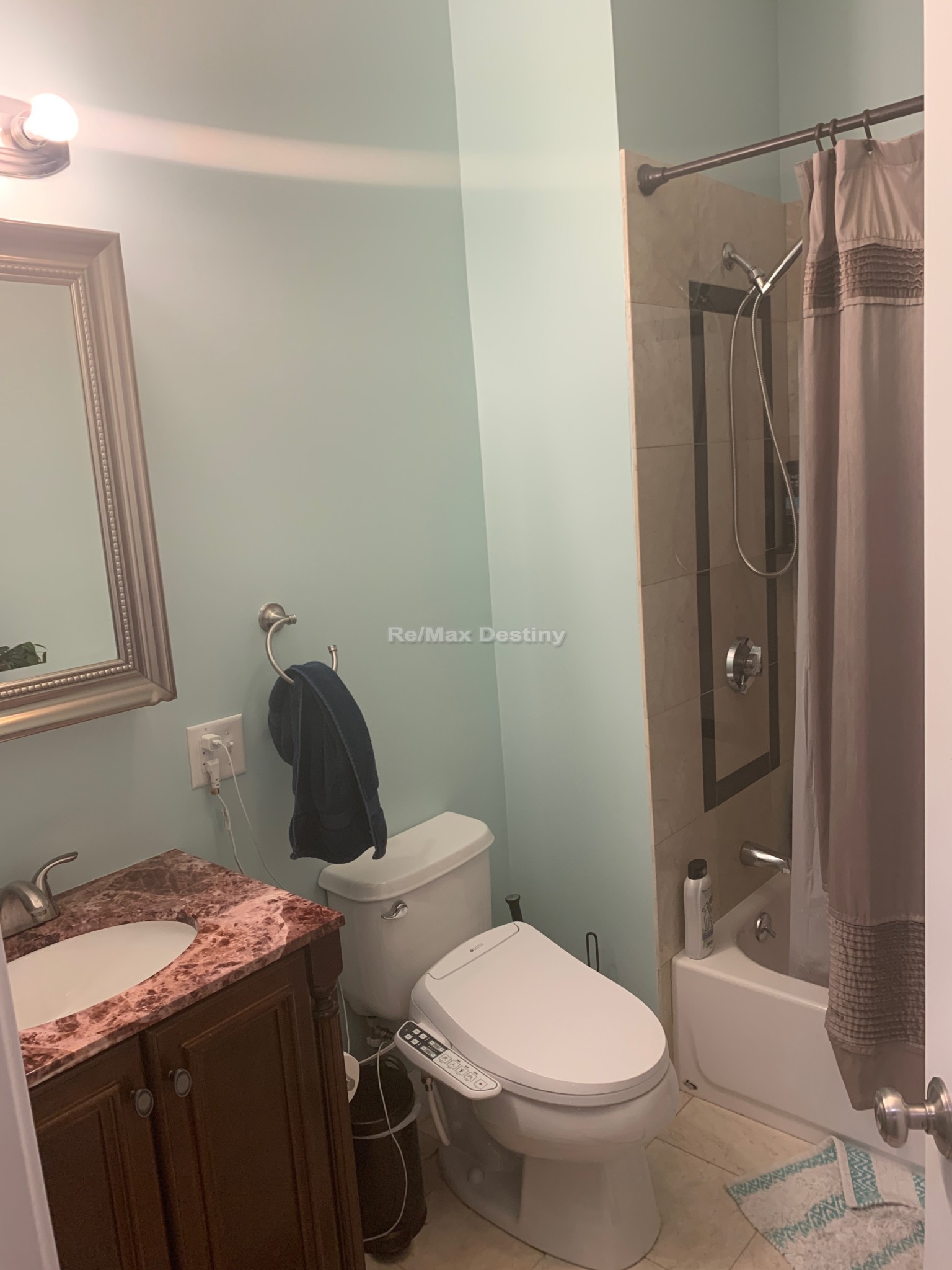 Photos of apartment on Fellsway W,Somerville MA 02145