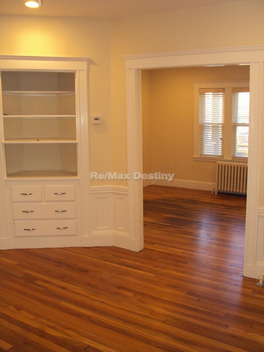 21 Saint Peter St, Jamaica Plain