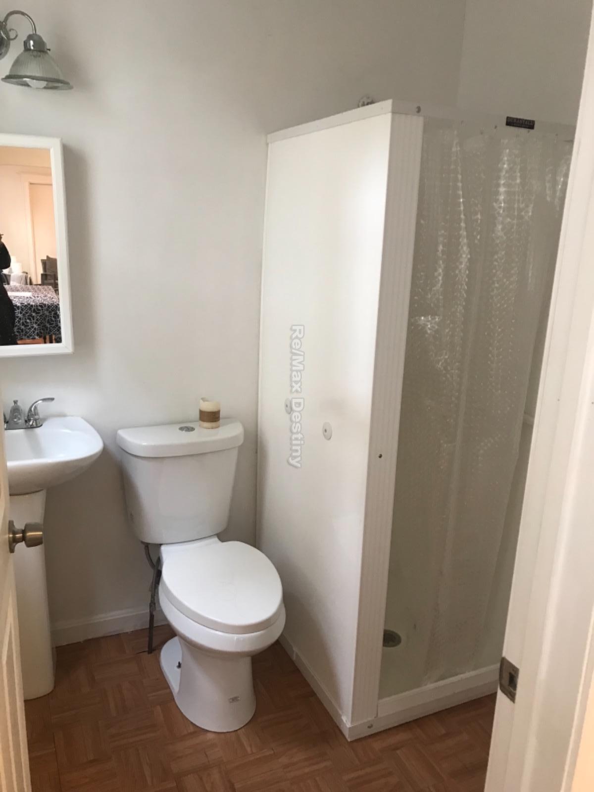 4 bed, 2 bath apartment for rent at 20 Madison St Unit 3, Spring Hill — photo 5 of 16