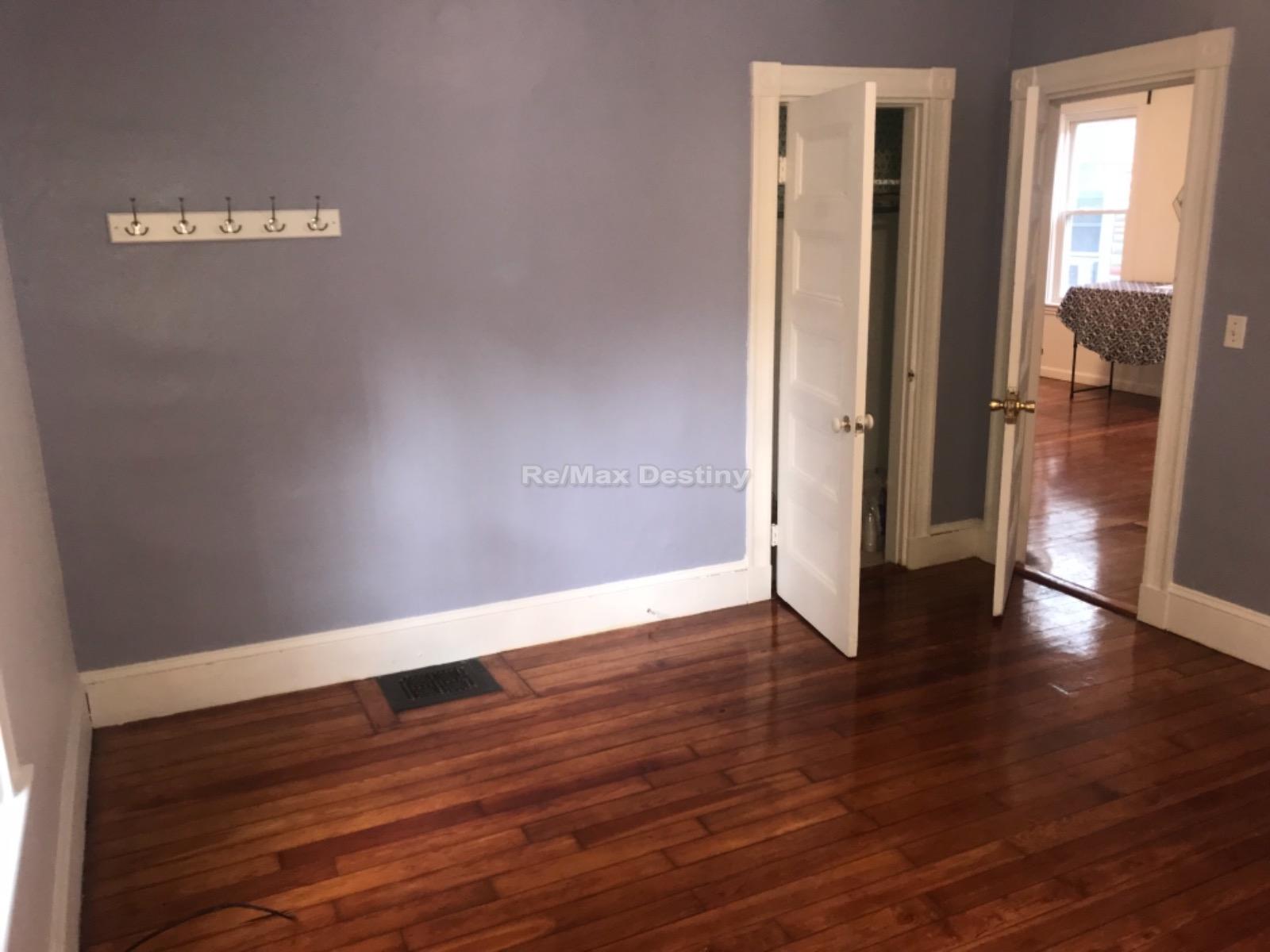 4 bed, 2 bath apartment for rent at 20 Madison St Unit 3, Spring Hill — photo 4 of 16