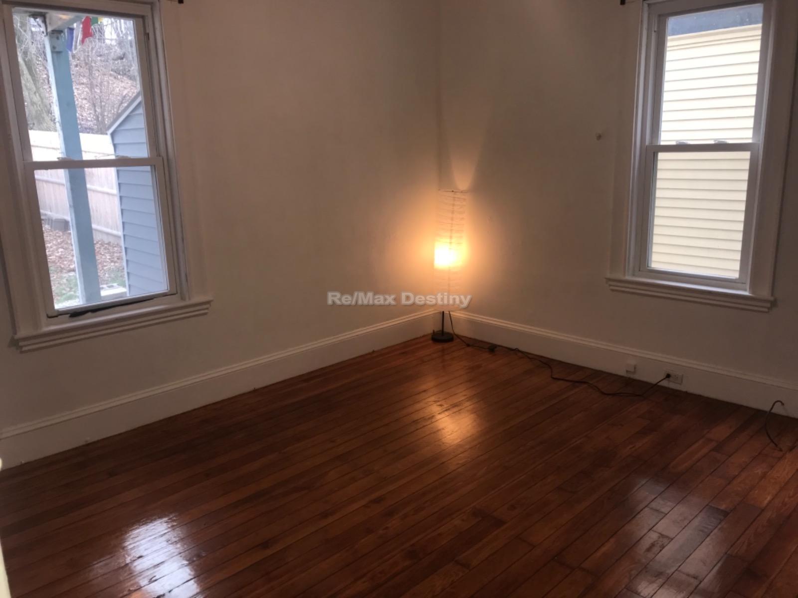 4 bed, 2 bath apartment for rent at 20 Madison St Unit 3, Spring Hill — photo 9 of 16
