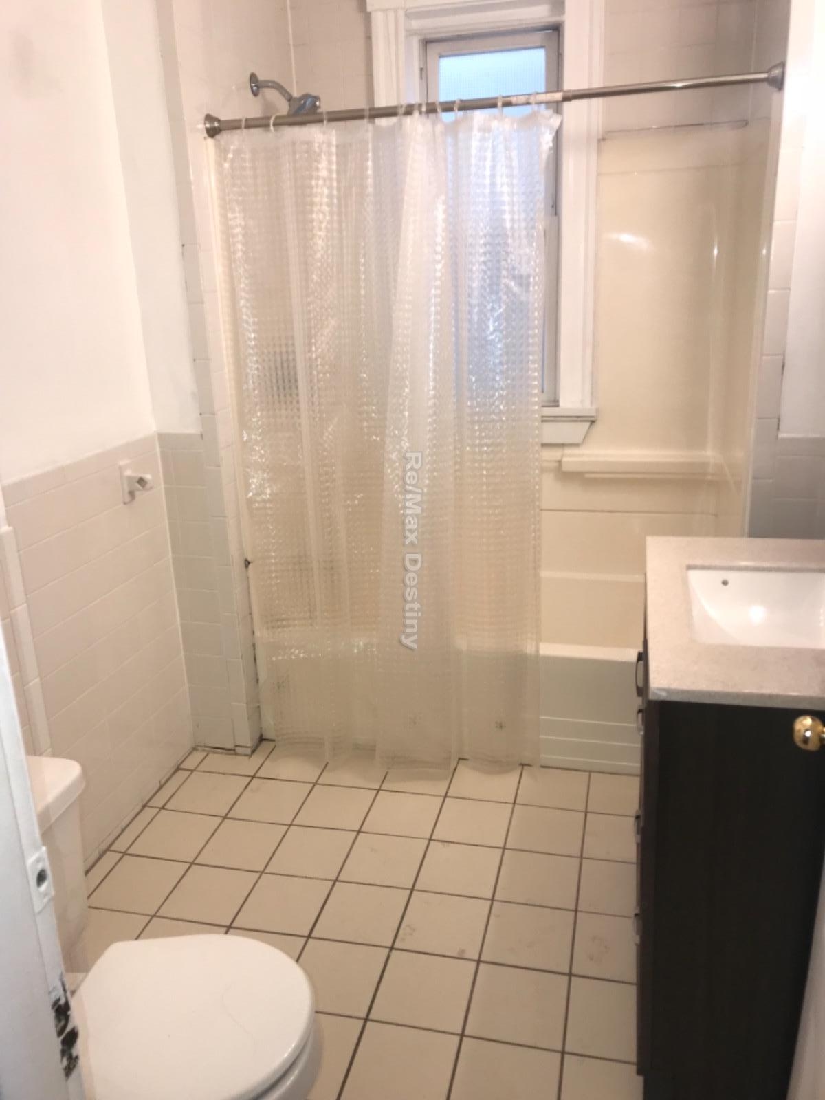 4 bed, 2 bath apartment for rent at 20 Madison St Unit 3, Spring Hill — photo 11 of 16