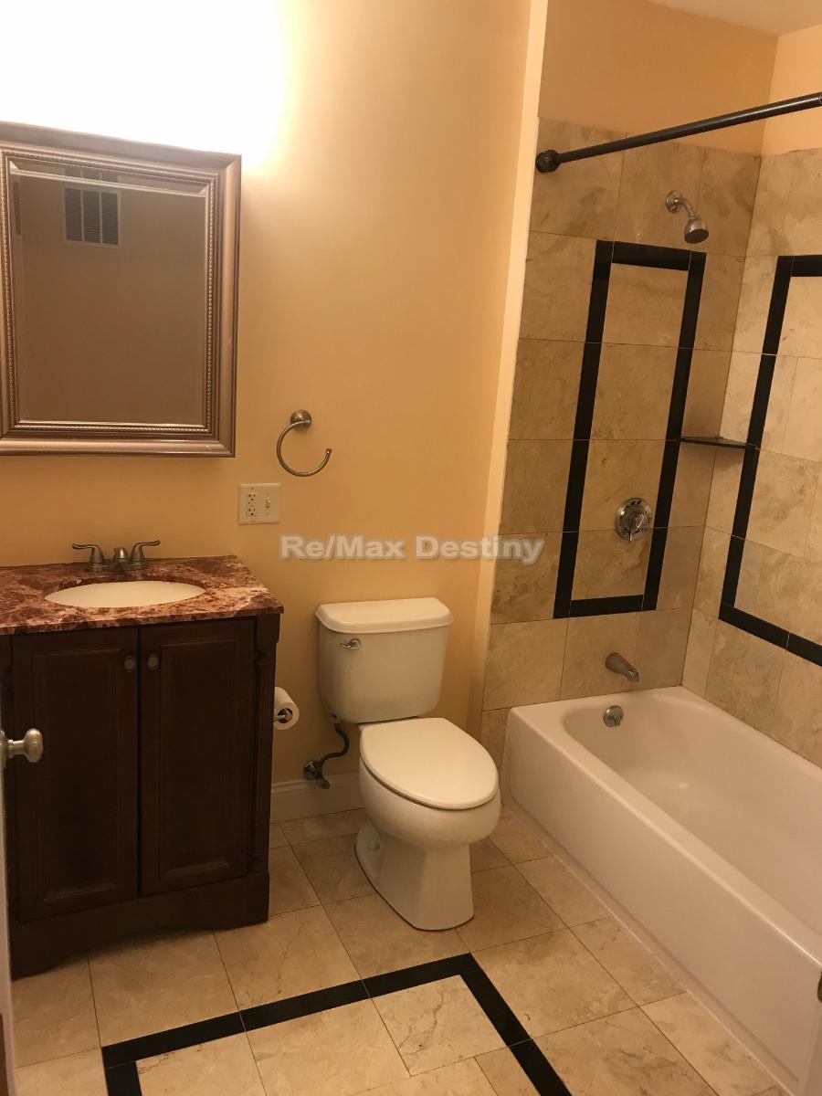 Photos of apartment on Fellsway West,Somerville MA 02145