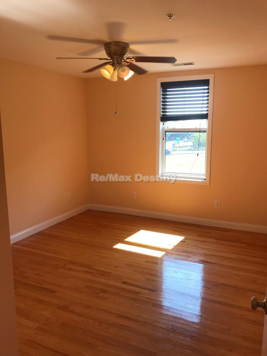 Photos of apartment on Fellsway West,Somerville MA 02145