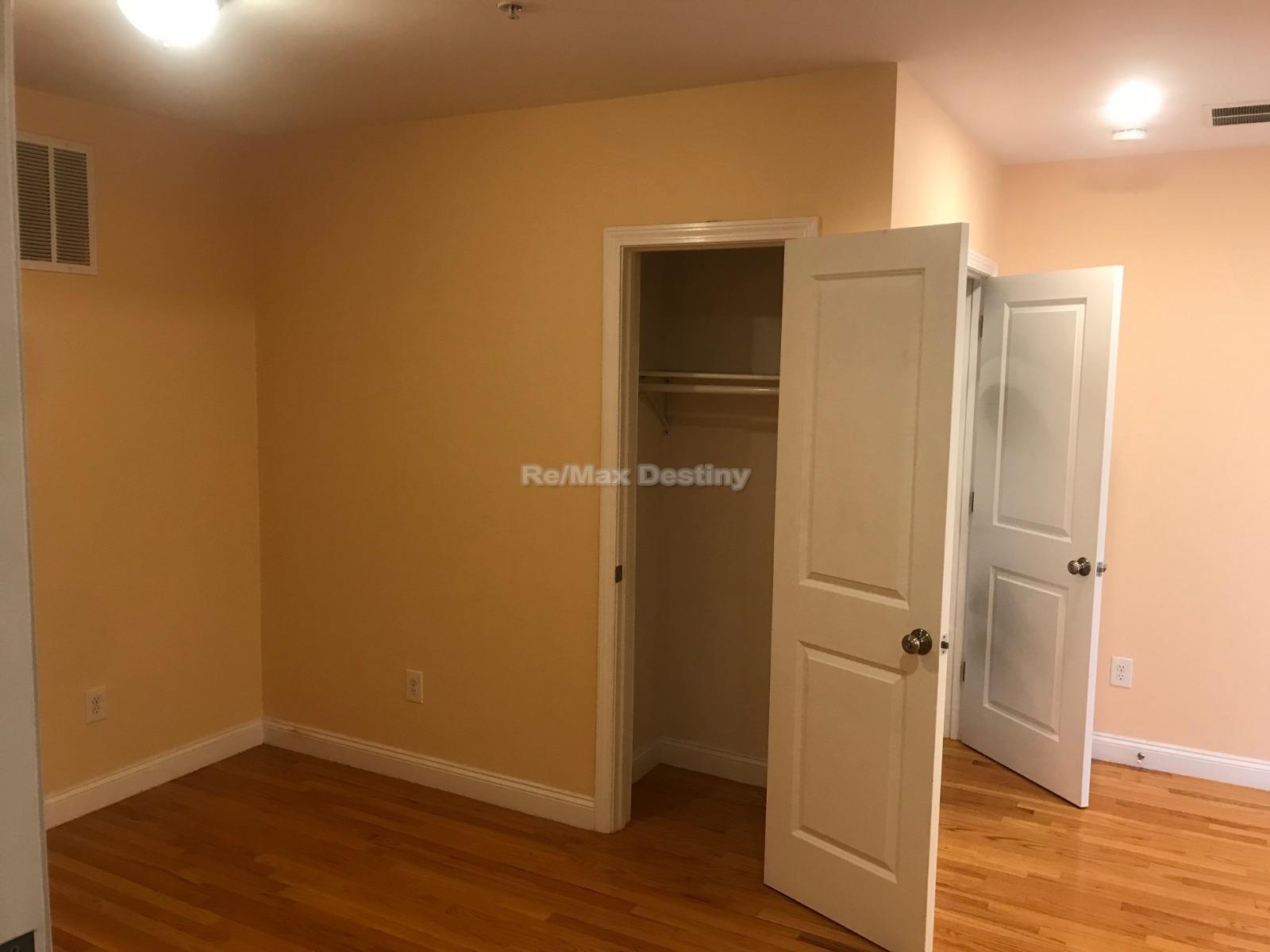 Photos of apartment on Fellsway West,Somerville MA 02145