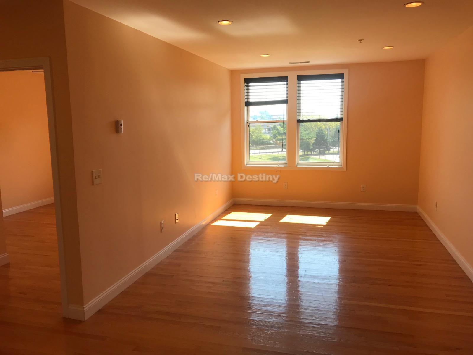 Photos of apartment on Fellsway West,Somerville MA 02145