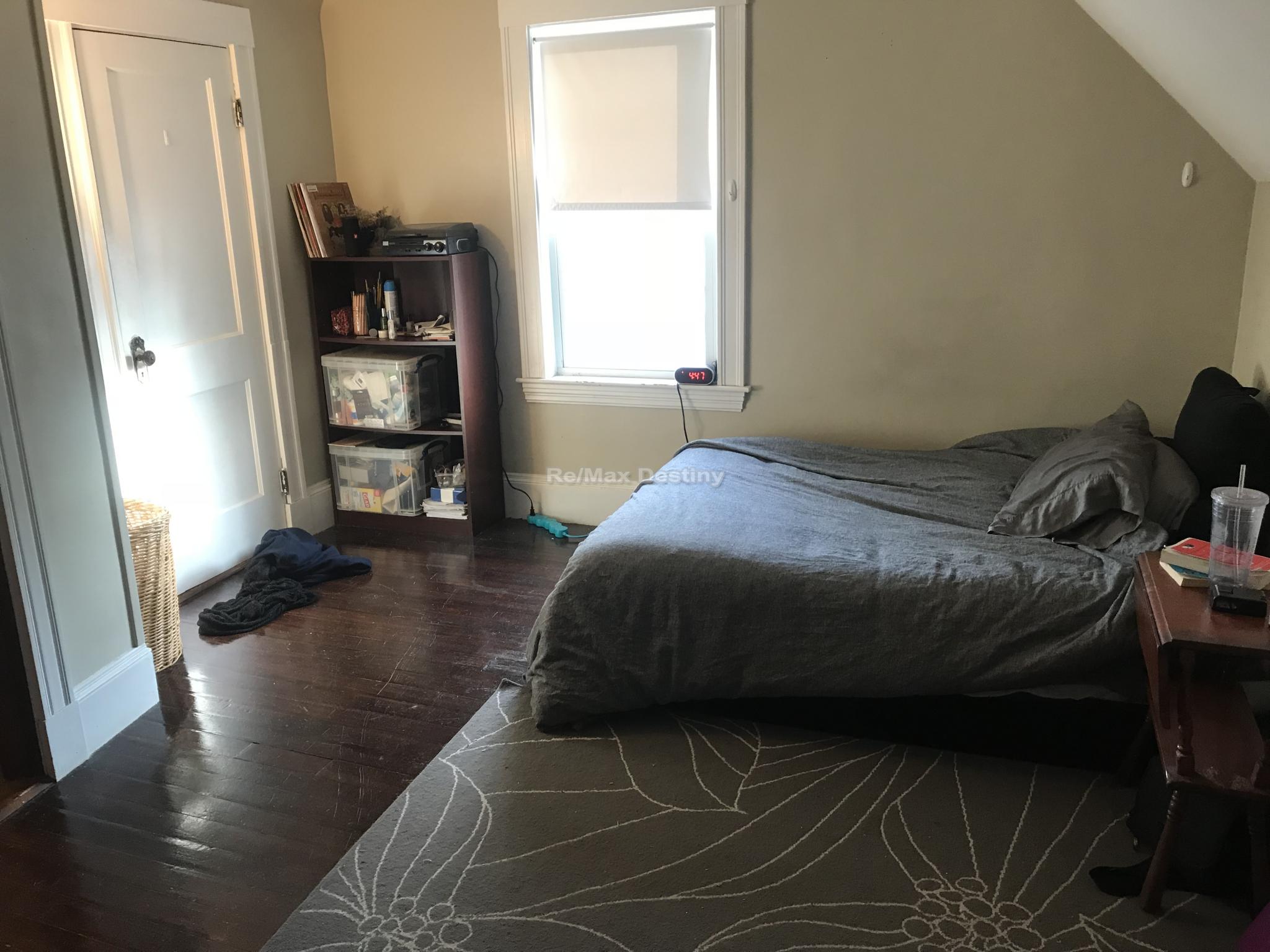 141 George St, Medford