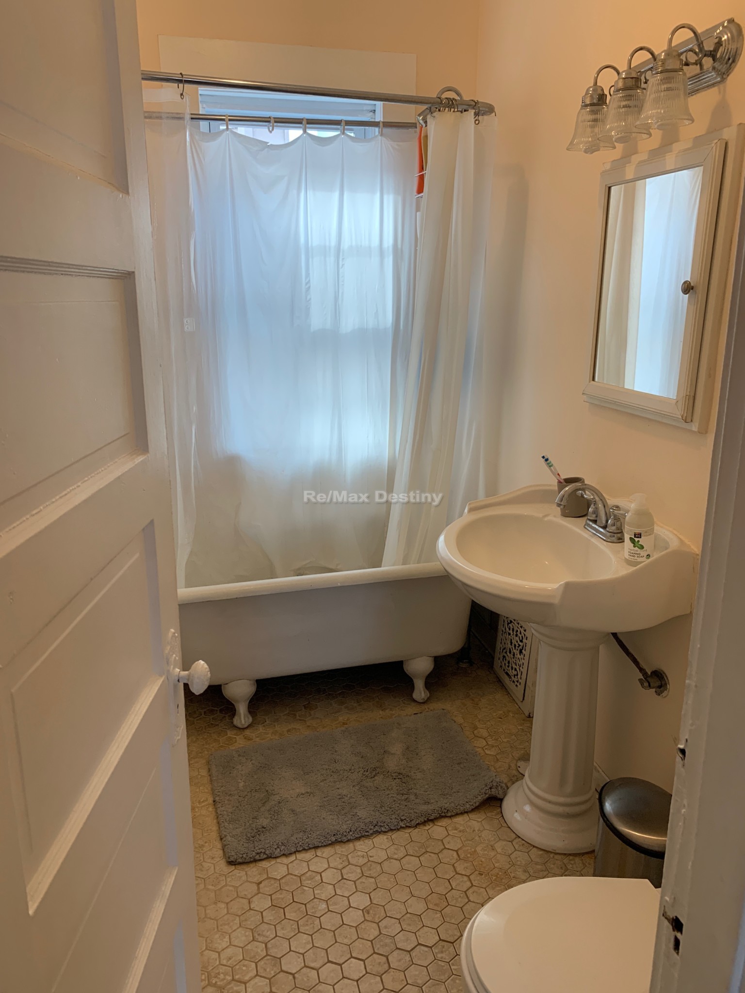 3 bed, 1 bath apartment for rent at 78 Marion St Unit 3COPY, Inman Square — photo 5 of 8