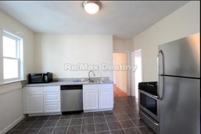 3 bed, 1 bath apartment for rent at 5 Partridge Ave Unit 3 COPY, Somerville — photo 3 of 28