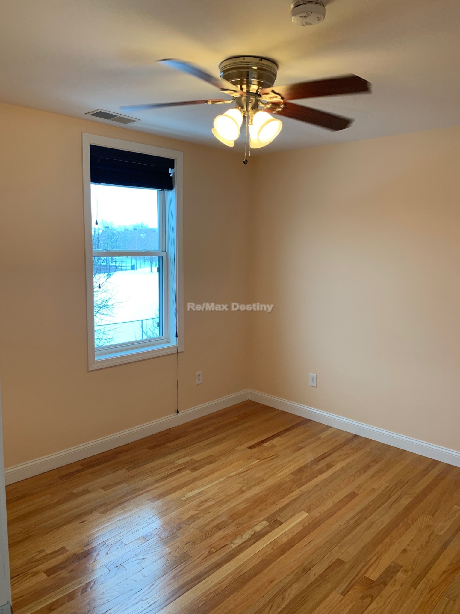 Photos of apartment on Fellsway W,Somerville MA 02145