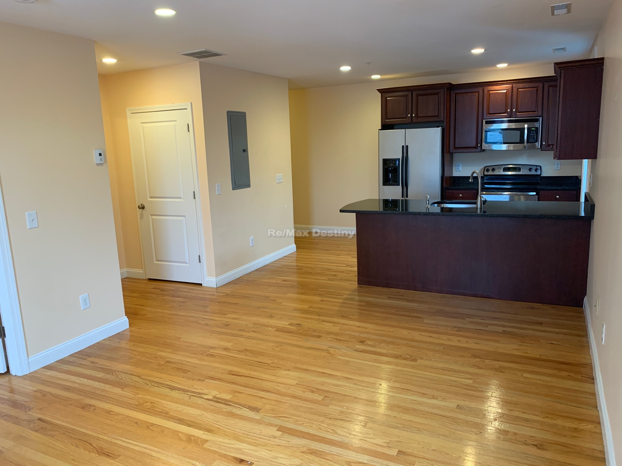 Pictures of  property for rent on Fellsway W, Somerville, MA 02145