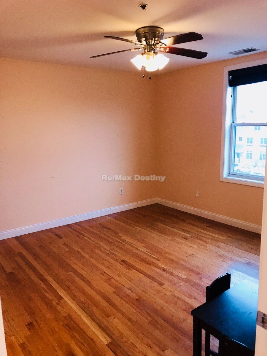 Photos of apartment on Fellsway W,Somerville MA 02155